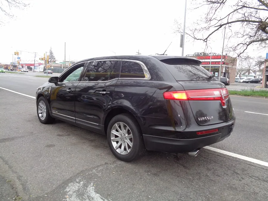 2015 Lincoln MKT Livery image 4