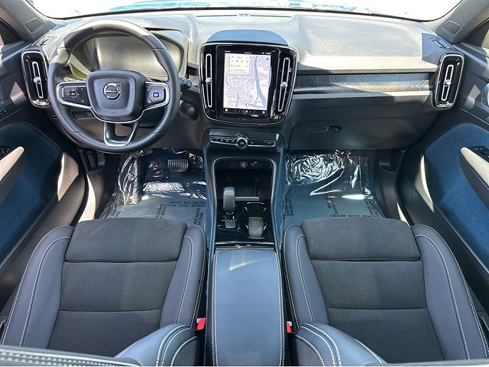 2023 Volvo XC40