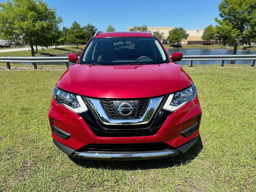 2017 Nissan Rogue SV image 0