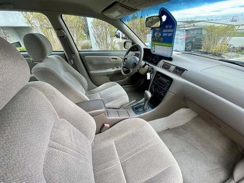 2000 Toyota Camry LE image 12