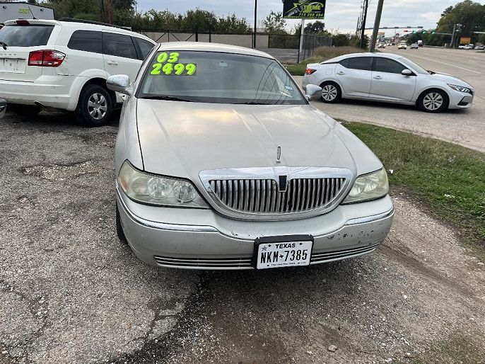2003 Lincoln Town Car