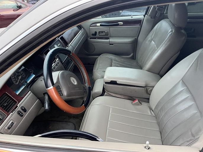2003 Lincoln Town Car