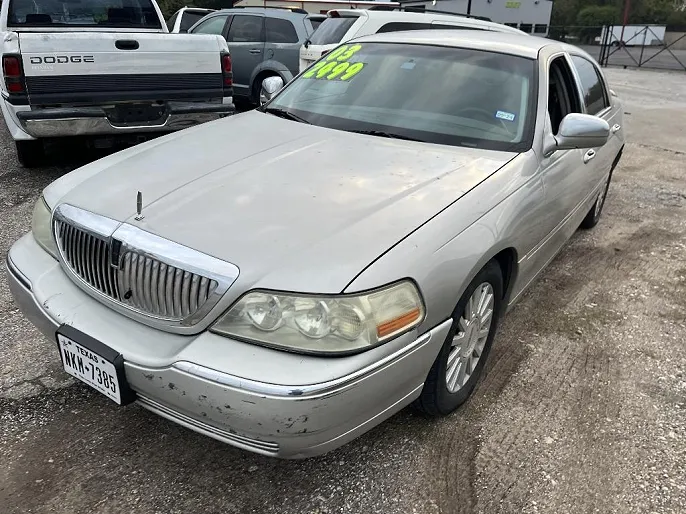 2003 Lincoln Town Car