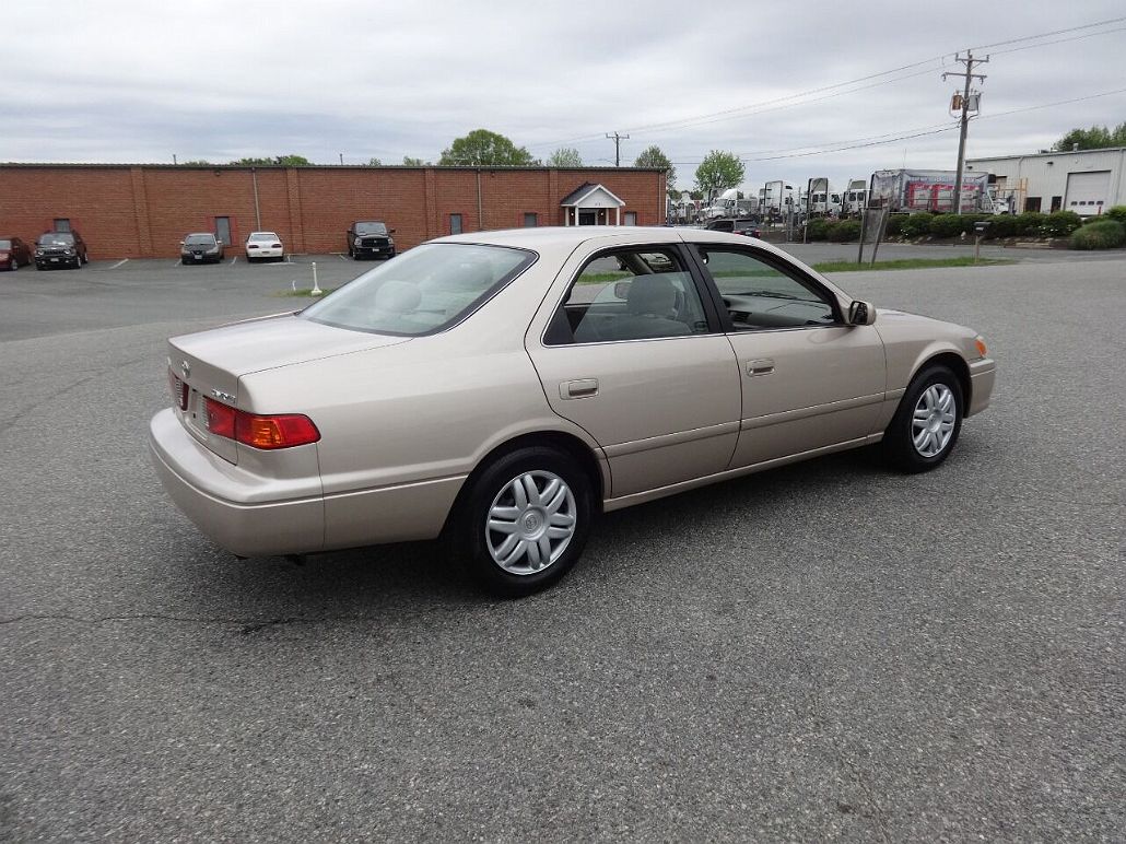 2001 Toyota Camry LE image 4