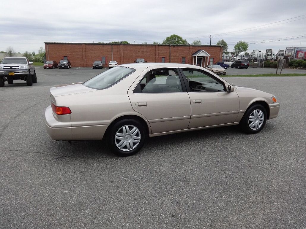2001 Toyota Camry LE image 5
