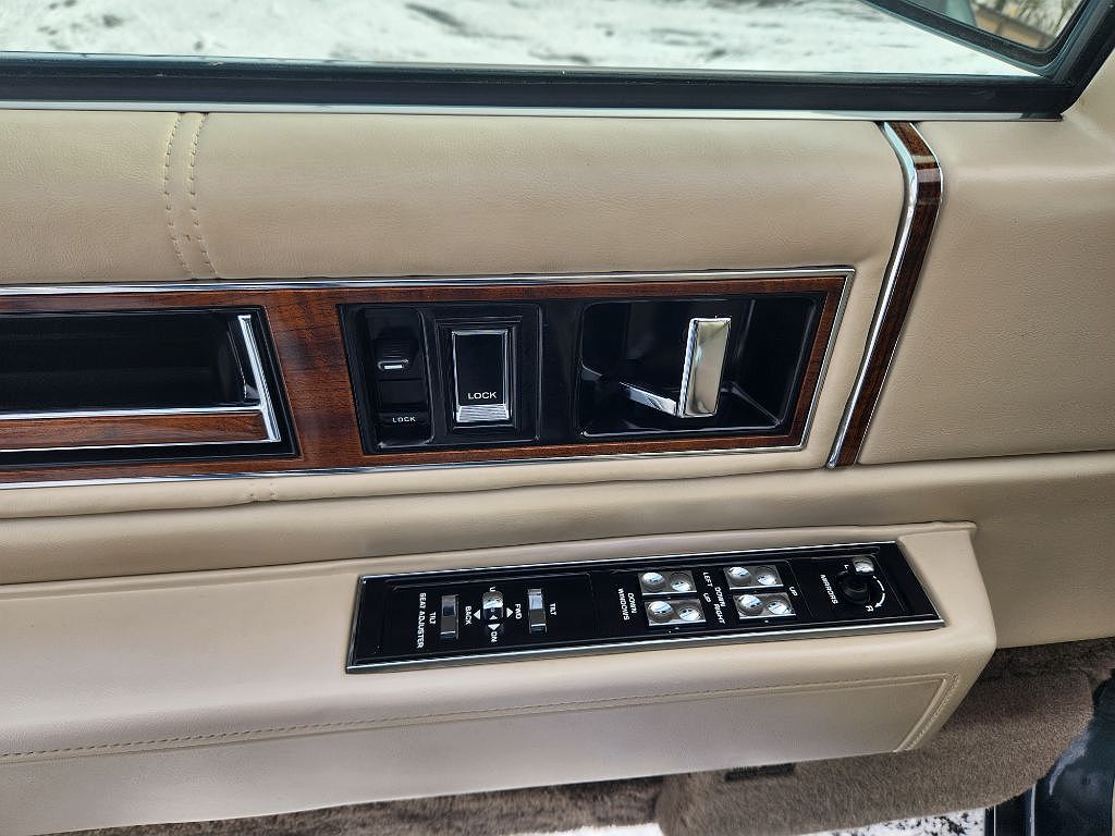 1992 Cadillac DeVille null image 21