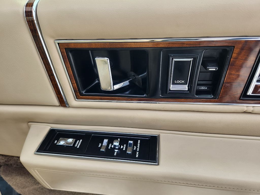 1992 Cadillac DeVille null image 42