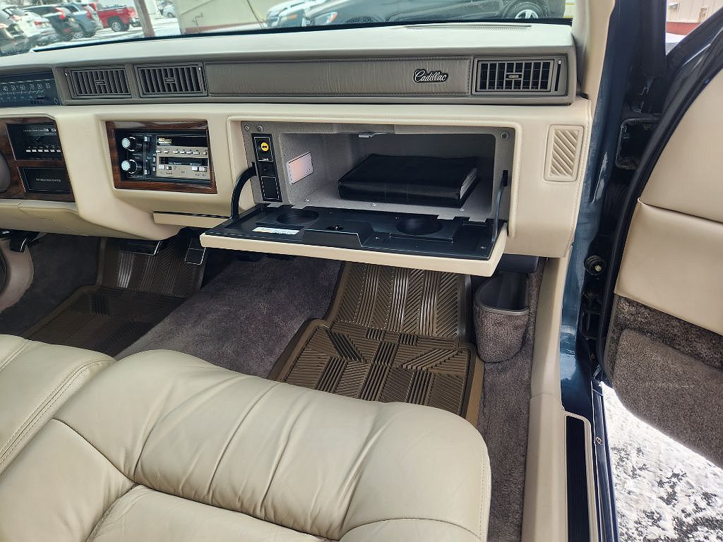 1992 Cadillac DeVille null image 43