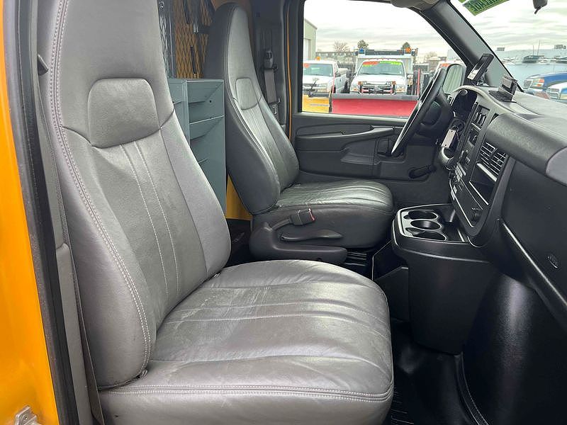 2010 Chevrolet Express 1500 image 21