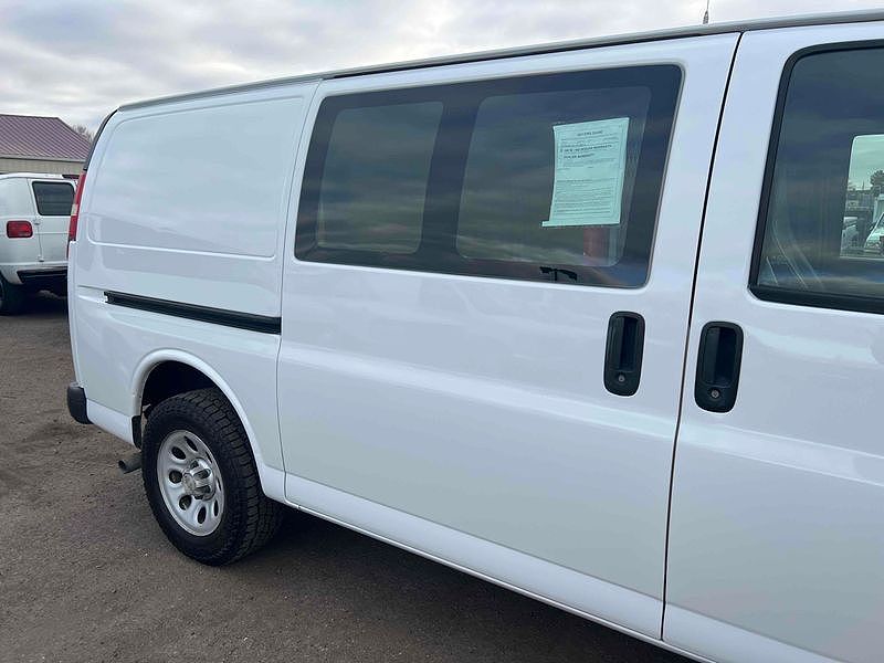 2010 Chevrolet Express 1500 image 23