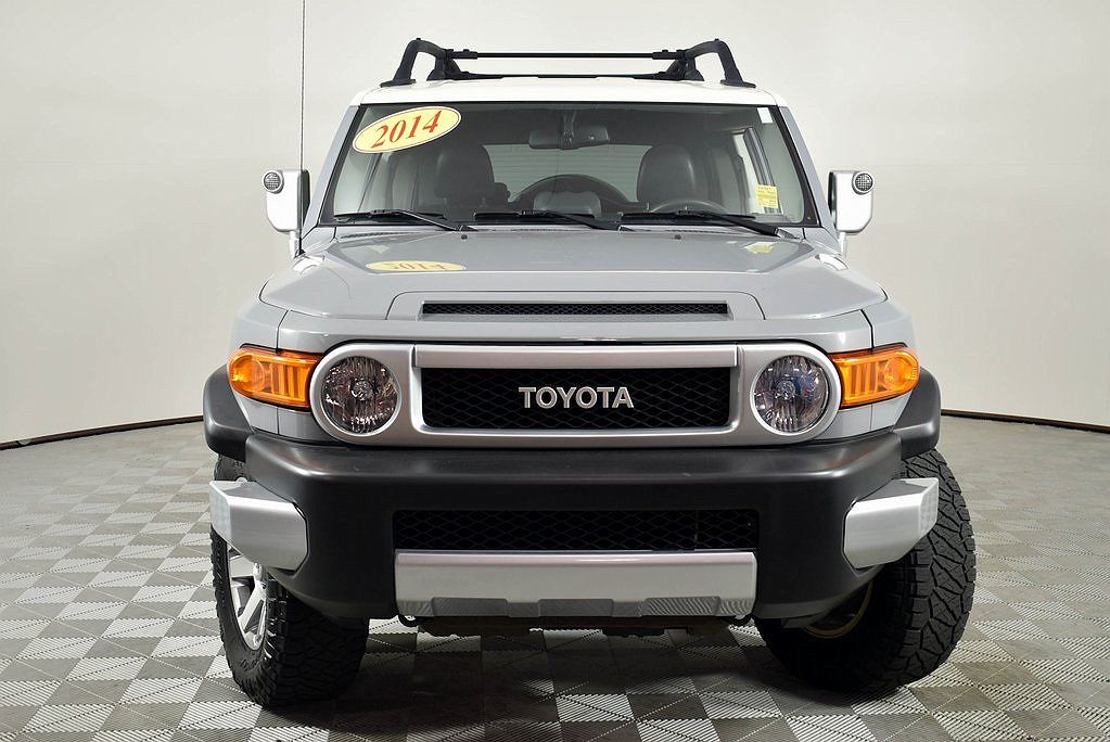 2014 Toyota FJ Cruiser null image 4