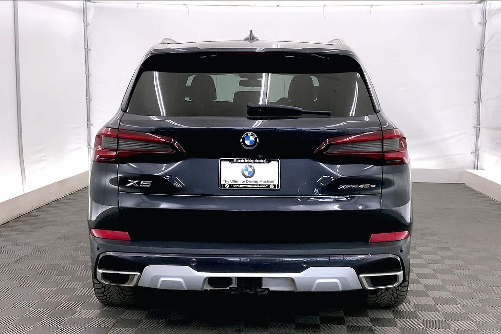 2021 BMW X5 xDrive45e image 4
