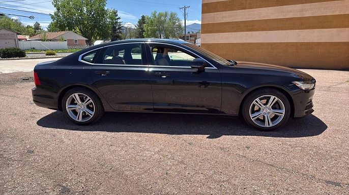 2017 Volvo S90
