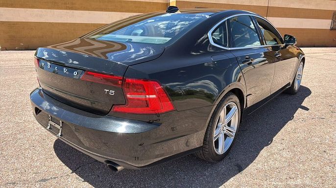 2017 Volvo S90
