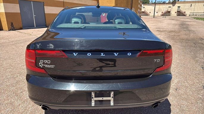 2017 Volvo S90