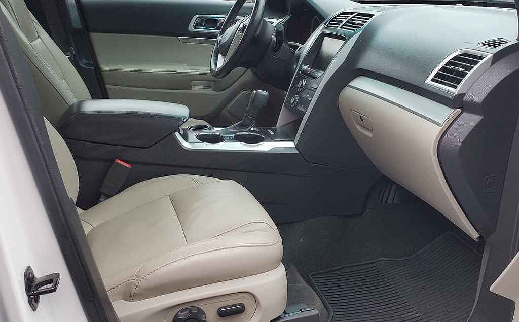 2015 Ford Explorer XLT image 12