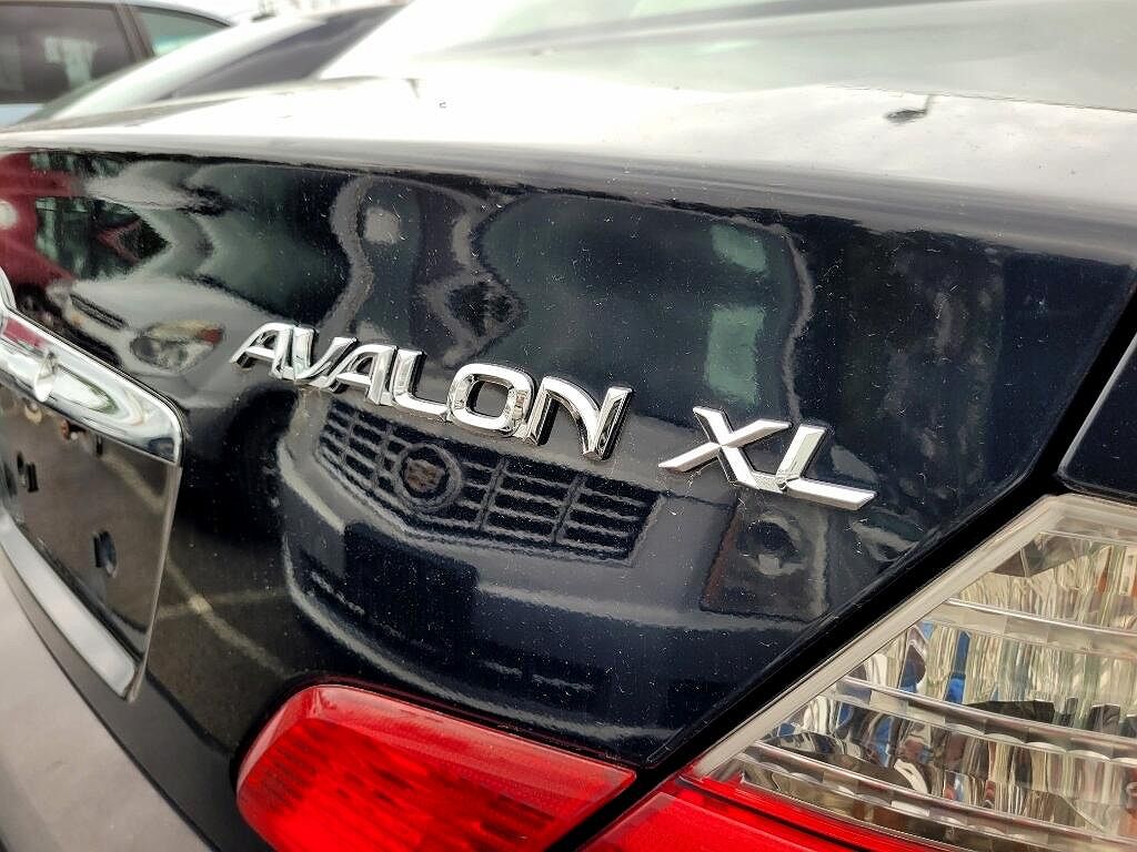 2004 Toyota Avalon XL image 4