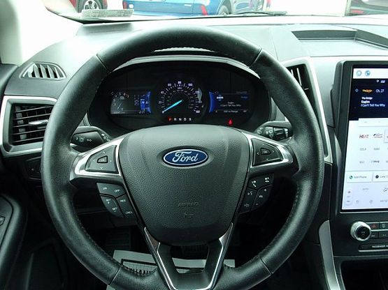 2022 Ford Edge SEL photo 11