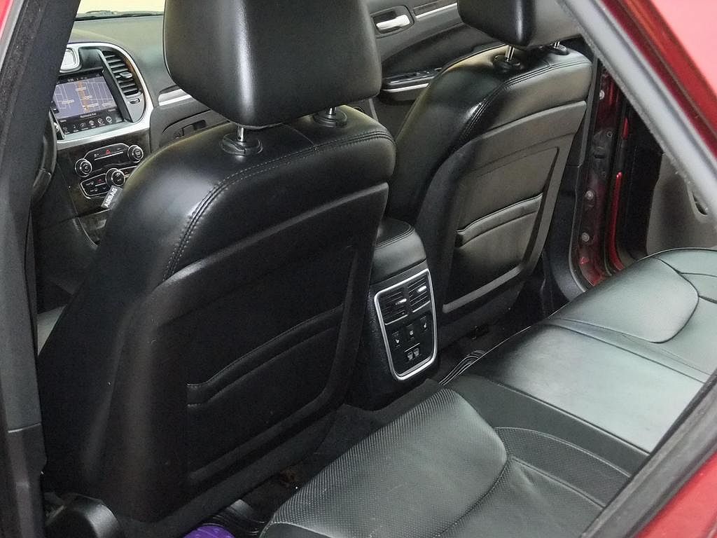 2015 Chrysler 300 C image 12