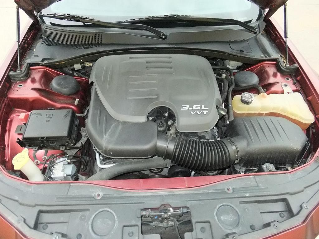 2015 Chrysler 300 C image 34